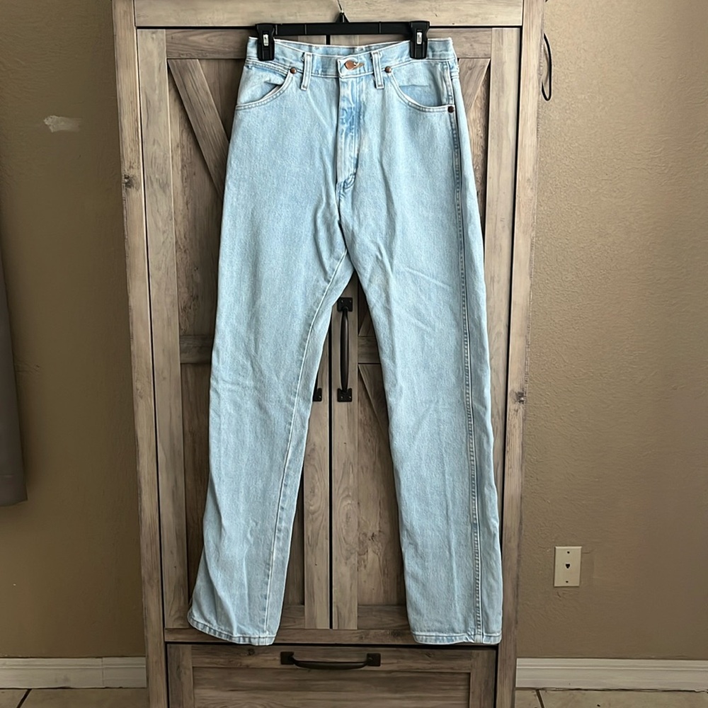 Cowboy cut high rise wrangler jeans 9x34